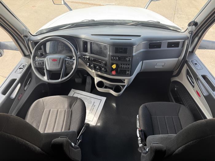 2022 Peterbilt 579-16