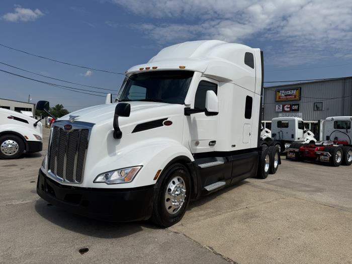 2022 Peterbilt 579-0