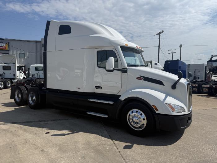 2022 Peterbilt 579-28