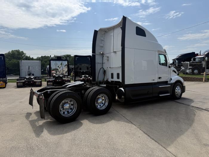 2022 Peterbilt 579-32
