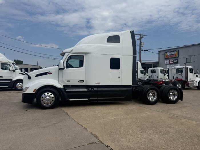 2022 Peterbilt 579-44