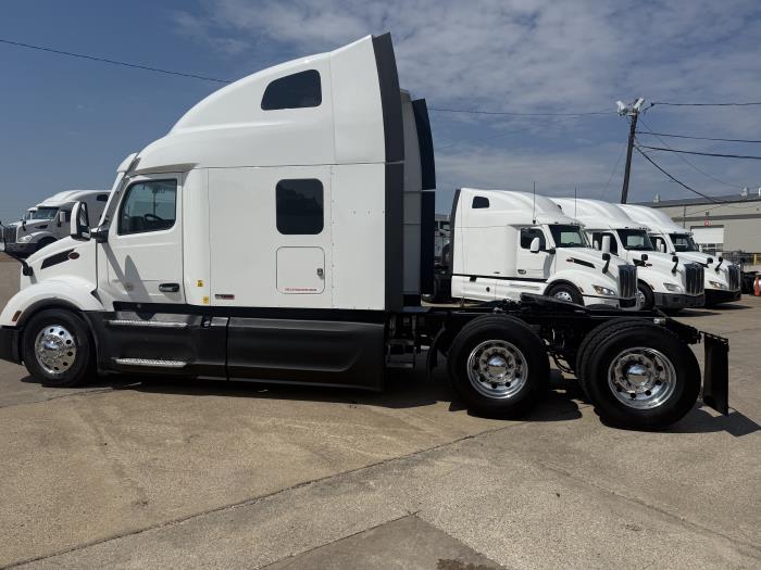 2022 Peterbilt 579-44