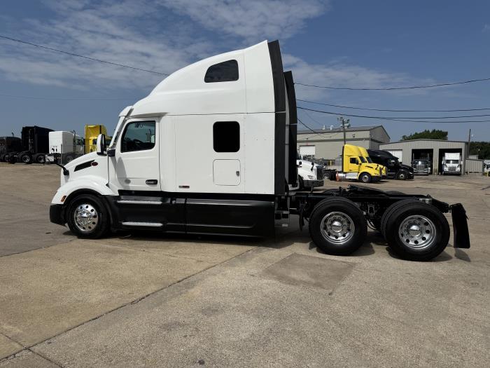 2022 Peterbilt 579-43