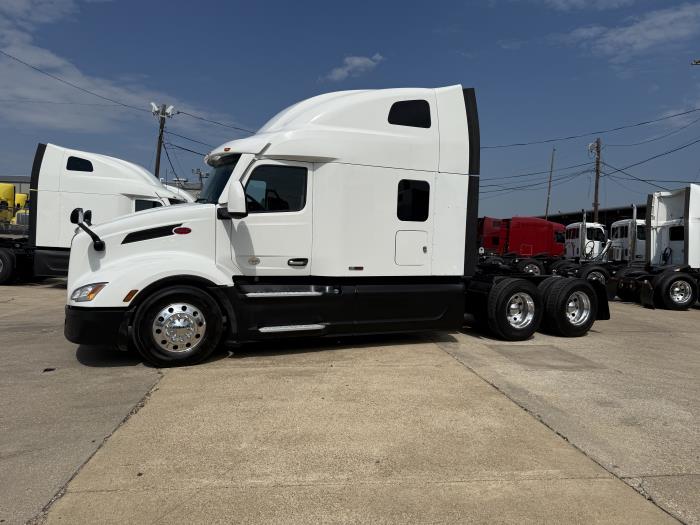 2022 Peterbilt 579-44