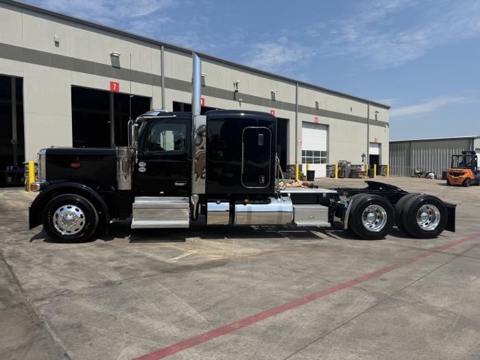 2027 Peterbilt 589-3