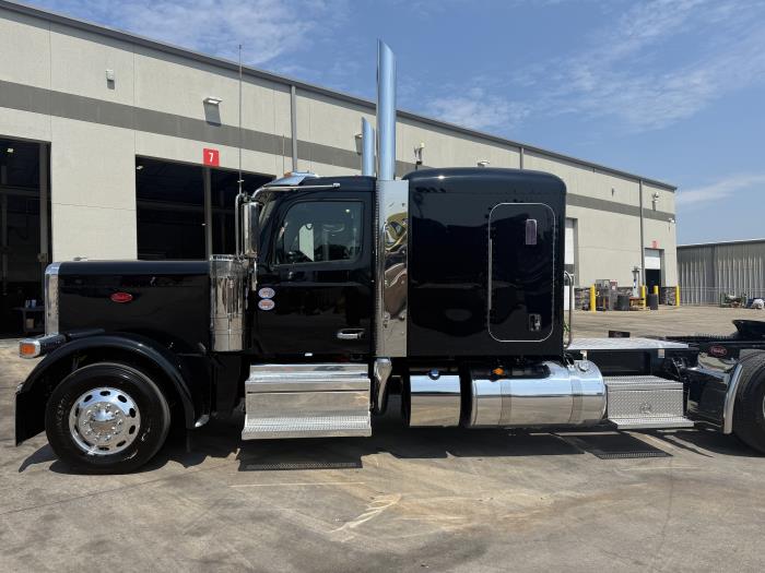 2027 Peterbilt 589-4