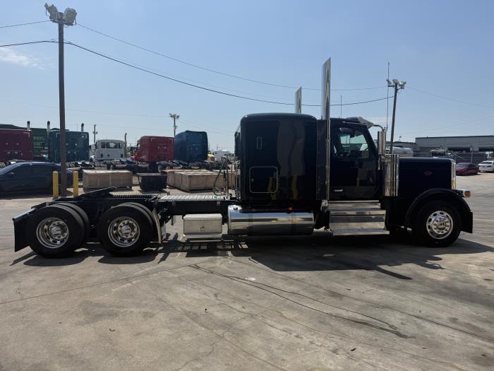 2027 Peterbilt 589-8