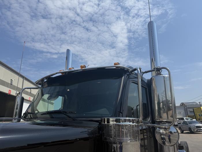 2027 Peterbilt 589-12