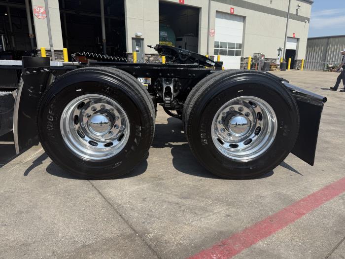 2027 Peterbilt 589-17