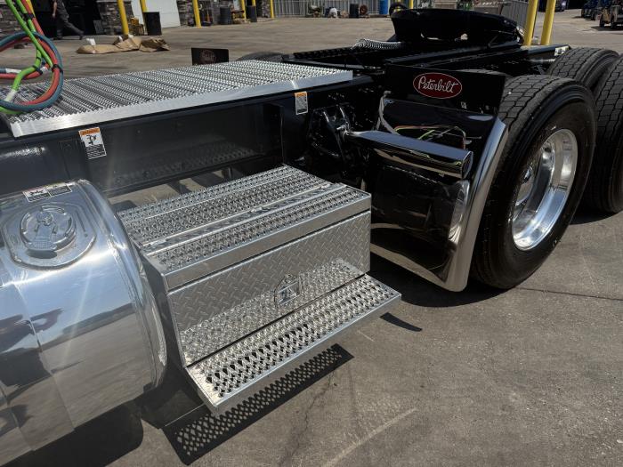 2027 Peterbilt 589-19