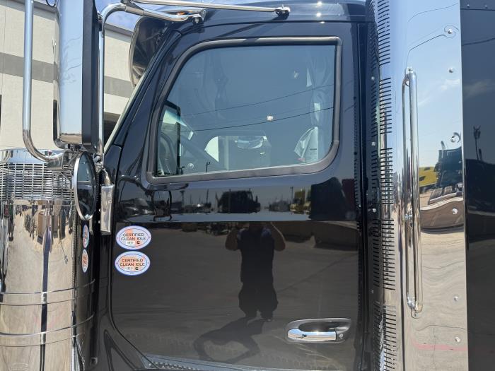 2027 Peterbilt 589-24