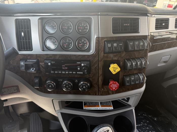 2027 Peterbilt 589-33
