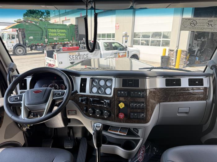 2027 Peterbilt 589-40