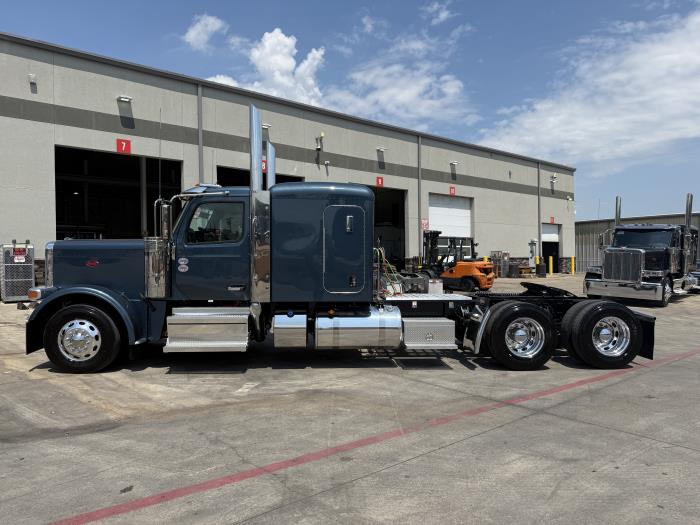 2027 Peterbilt 589-4