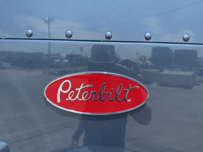 2027 Peterbilt 589-6