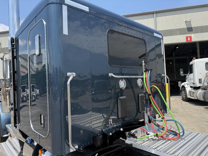 2027 Peterbilt 589-10