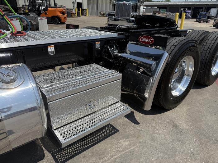 2027 Peterbilt 589-11