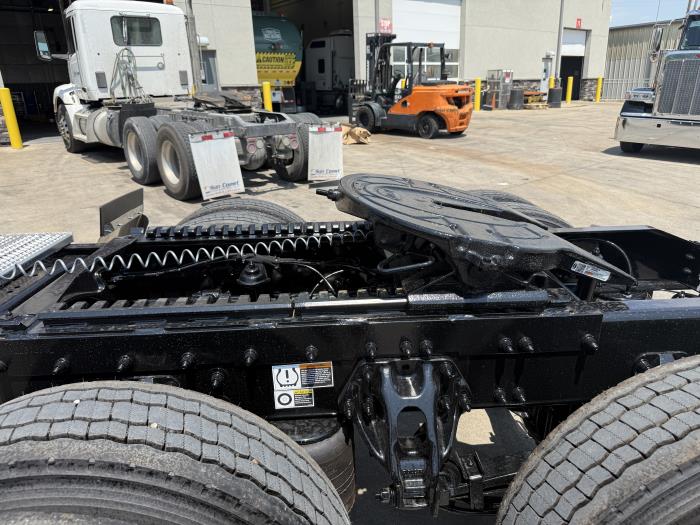 2027 Peterbilt 589-12