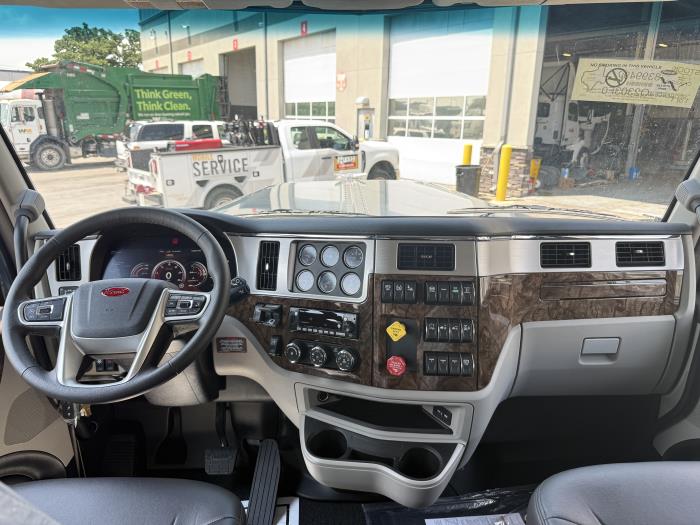 2027 Peterbilt 589-34
