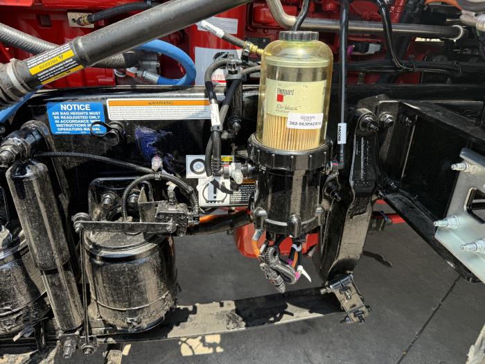 2027 Peterbilt 589-38