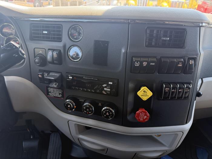 2019 Peterbilt 579-16