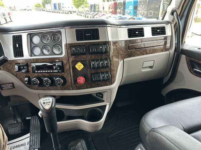 2025 Peterbilt 589-8