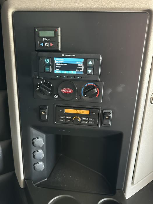 2025 Peterbilt 589-12