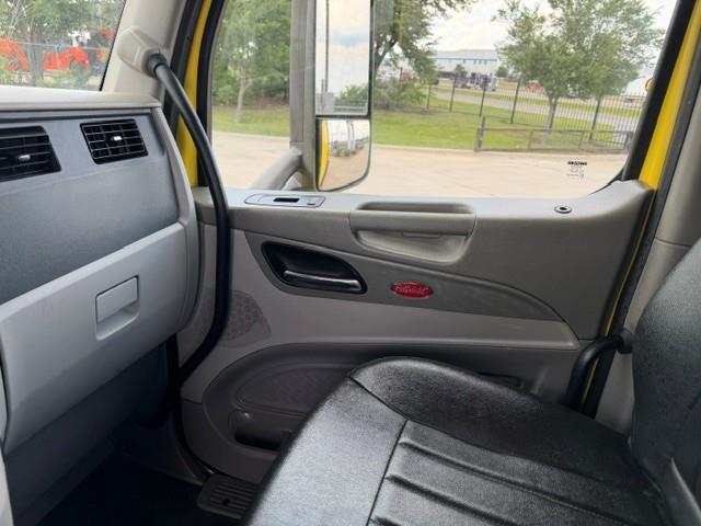 2021 Peterbilt 579-28