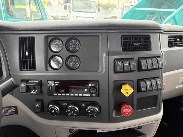 2027 Peterbilt 579-12