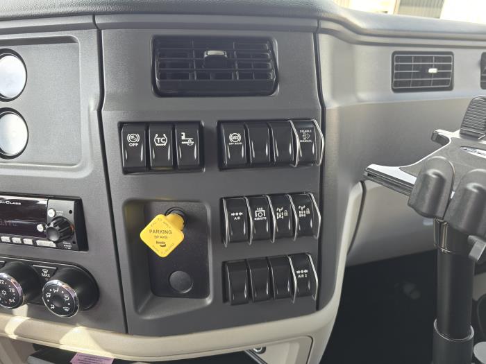 2025 Peterbilt 567-12