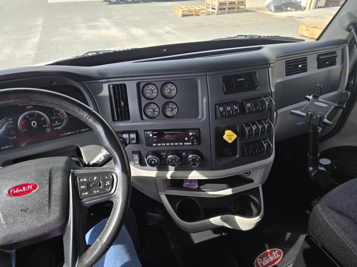 2025 Peterbilt 567-11