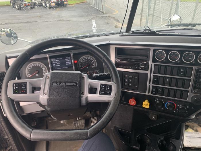 2021 Mack Granite 64FT-11