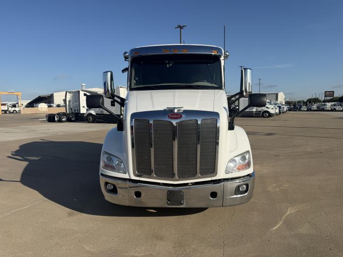 2021 Peterbilt 579-8