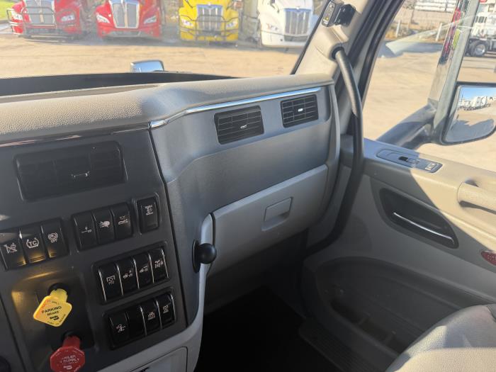 2021 Peterbilt 579-32