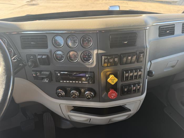 2021 Peterbilt 579-33