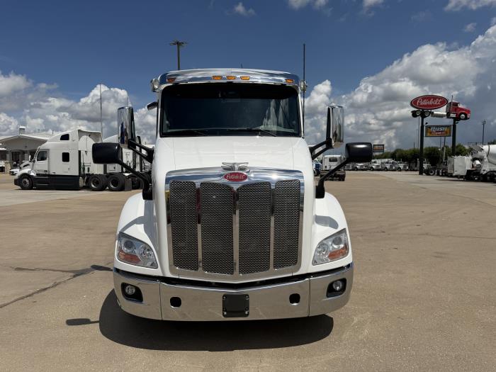2021 Peterbilt 579-8