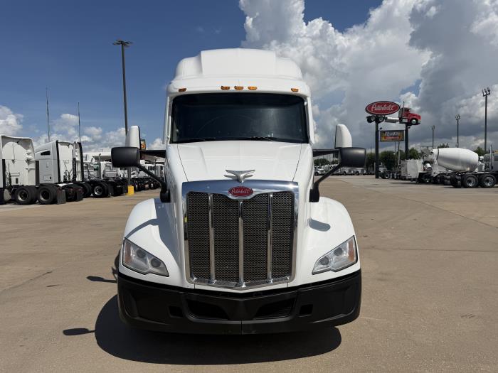 2022 Peterbilt 579-8