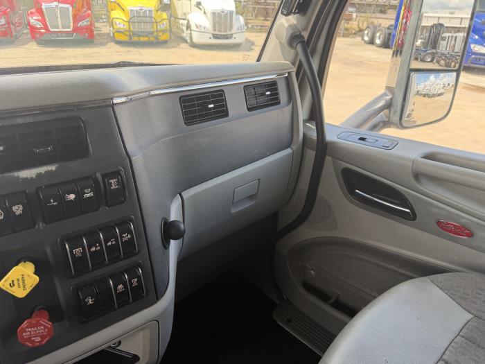 2021 Peterbilt 579-32