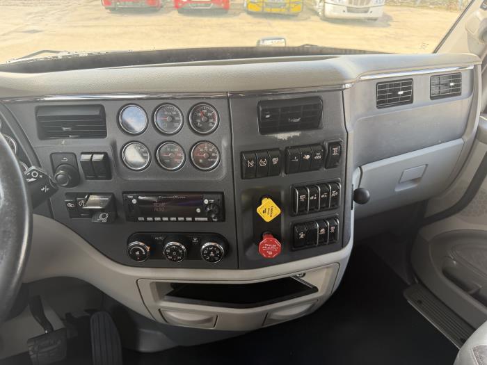 2021 Peterbilt 579-33