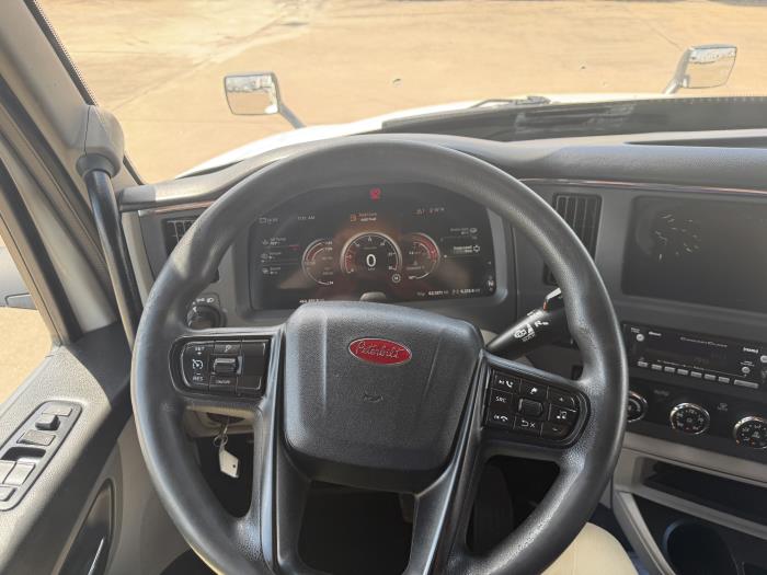 2022 Peterbilt 579-38