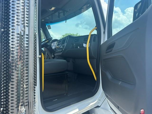 2027 Peterbilt 548-17
