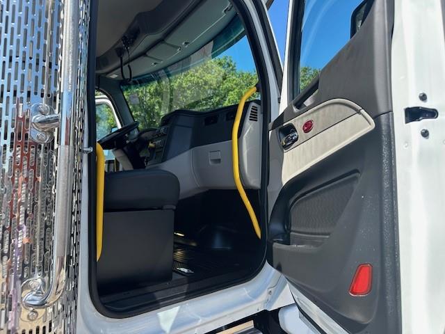 2027 Peterbilt 567-16