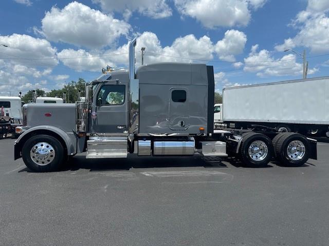 2027 Peterbilt 589-2