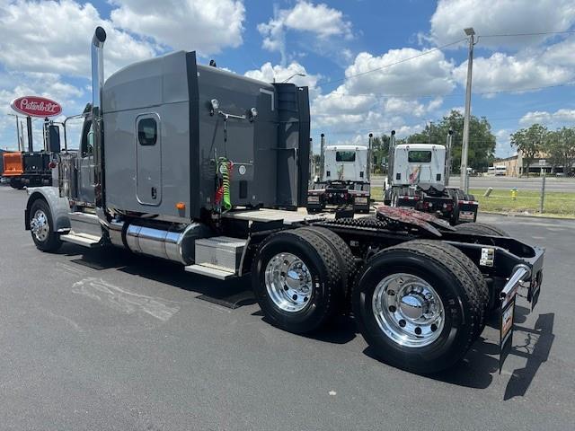 2027 Peterbilt 589-3
