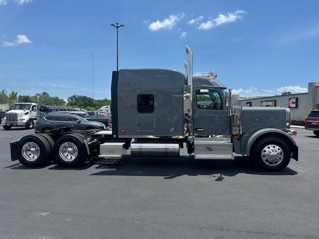 2027 Peterbilt 589-6