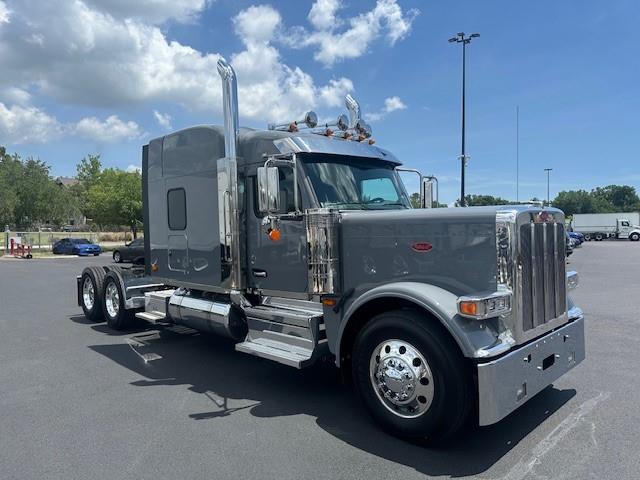 2027 Peterbilt 589-7