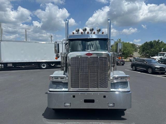 2027 Peterbilt 589-8