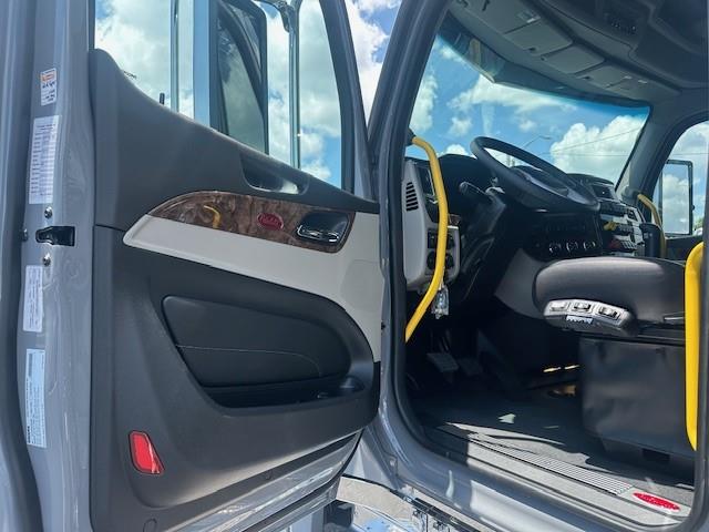 2027 Peterbilt 589-9