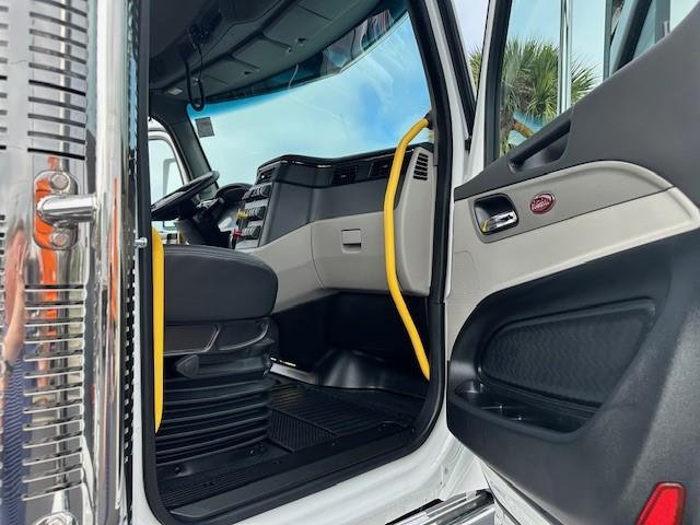 2027 Peterbilt 589-12