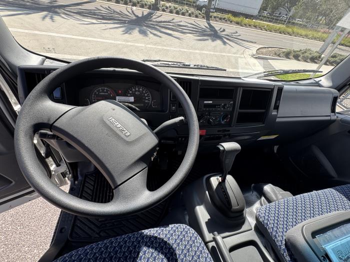 2027 Isuzu NPR-HD-11